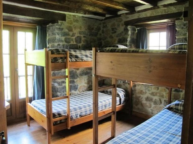 Albergue Turistico Valdebaro Camaleno Ruang foto
